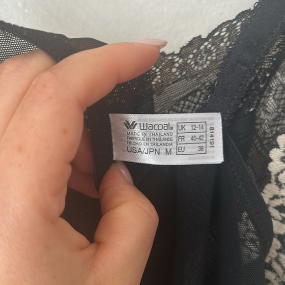 Wacoal ‘Embrace Lace’ Chemise medium black white sheer slip - Picture 8 of 10